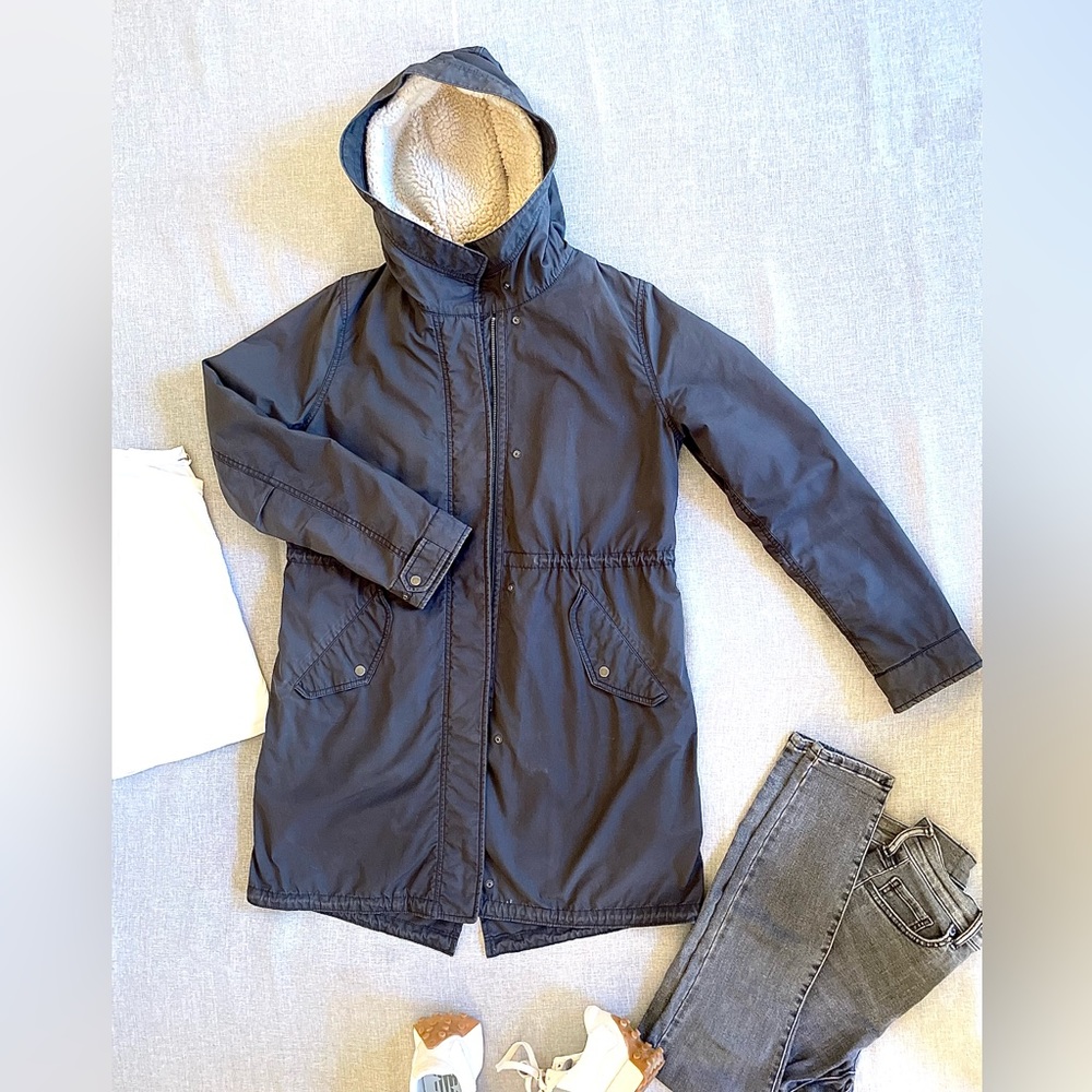 Uniqlo fleece-lined hooded coat with removable insert. Water resistant